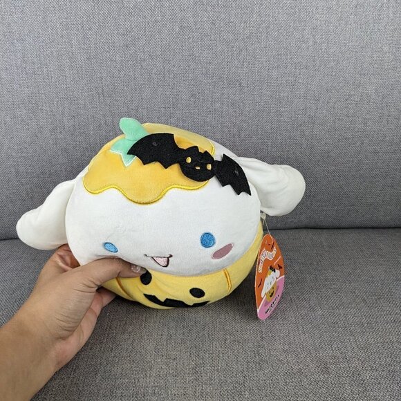 Squishmallows x Sanrio Halloween Cinnamoroll in Pumpkin Costume with Bat 8" - Picture 2 of 6